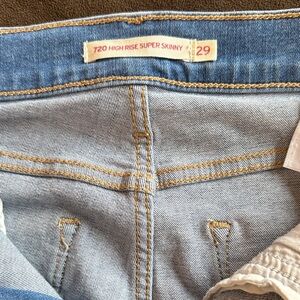 Levi's High Rise Skinny Jeans - Medium Blue